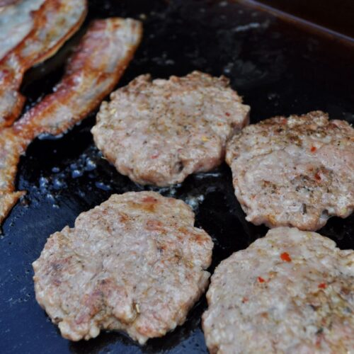 Breakfast Made Easy: Cooking Bacon, Eggs, Sausage, Biscuits, and Gravy on a  Blackstone Griddle!