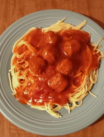 Spaghetti and meatballs on a plate.